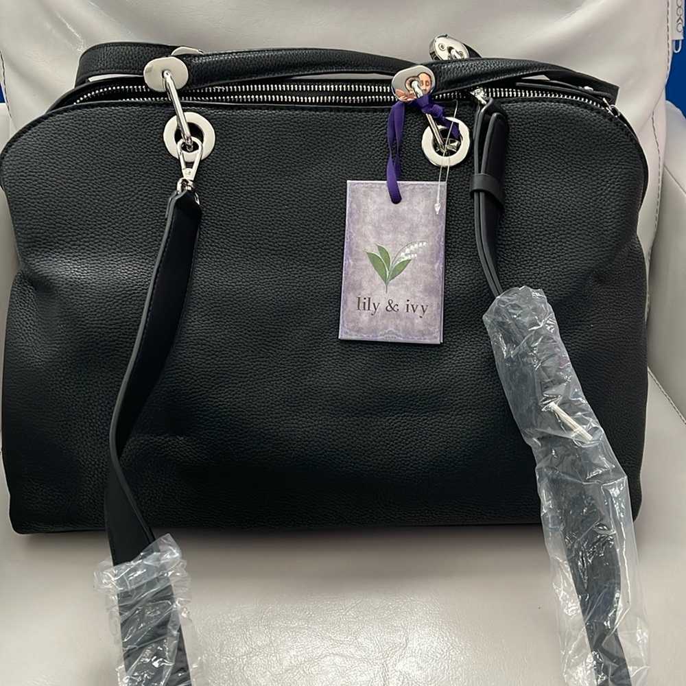 BNWT, Lily and Ivy large purse.